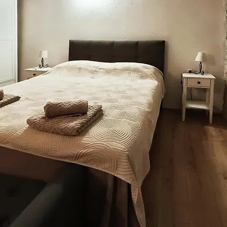 Gloria - Old Center *